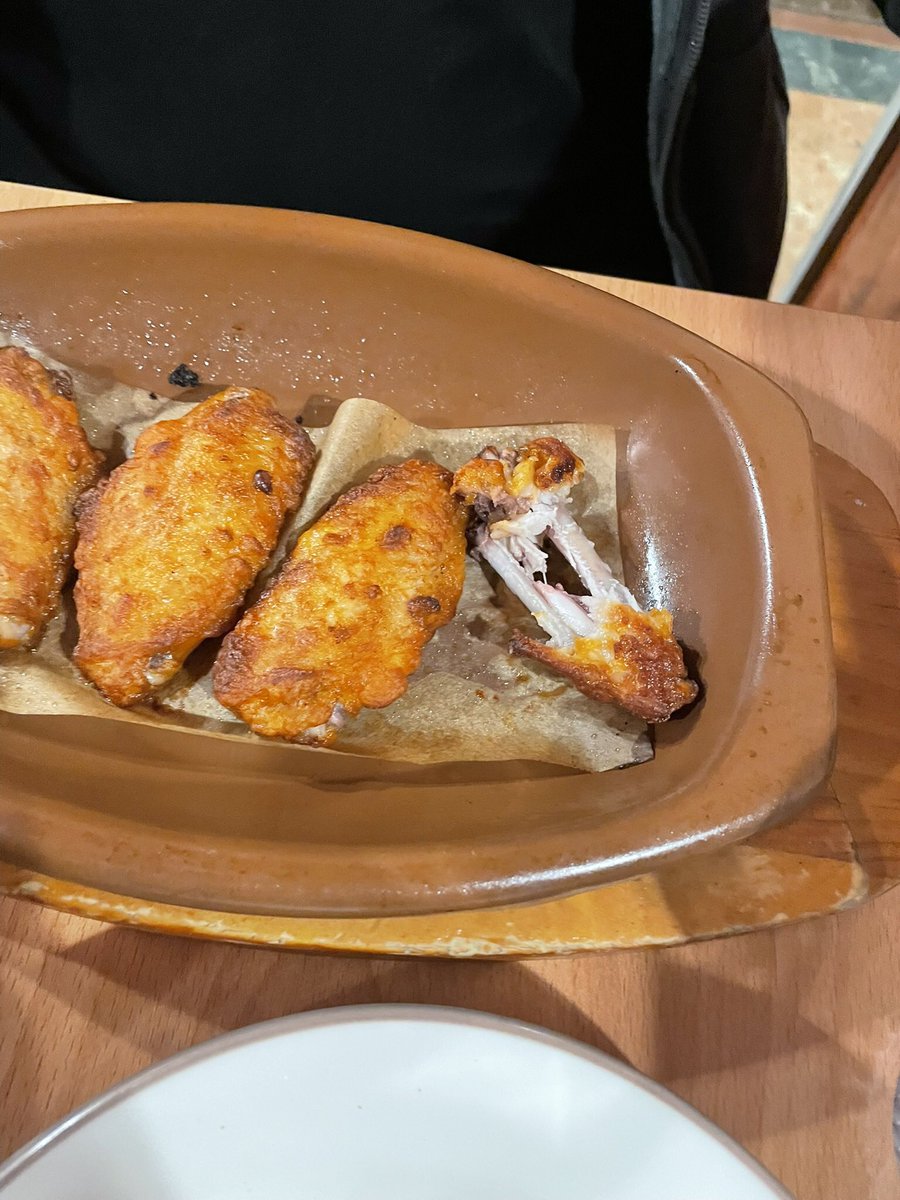 dobugomi's tweet photo. サイゼの辛味チキンこれで終わる奴、普通に死刑やろ。 https://t.co/vuOEps7mTg