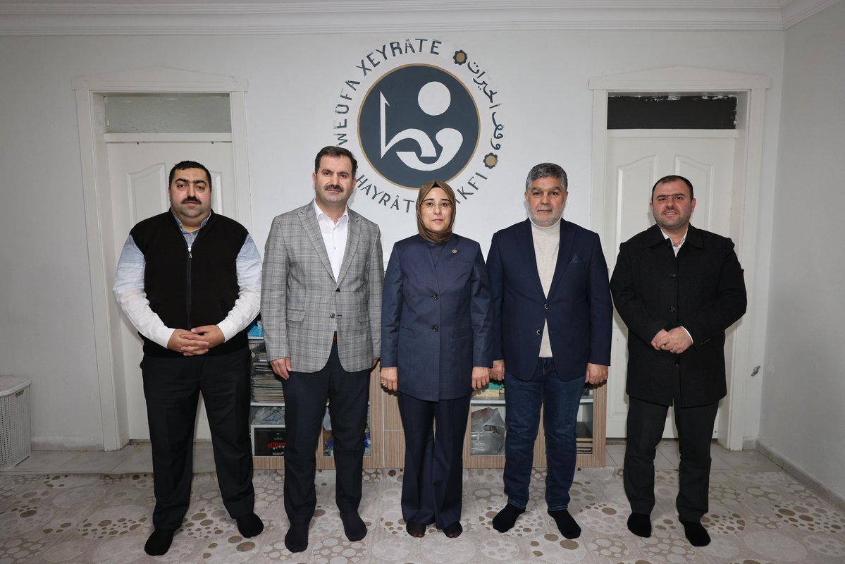 Hayrat Vakfı Viranşehir Şubesi’ni ziyaret ederek, Vakıf Temsilcisi Mehmet Örnek ve yönetiminden yürütülen faaliyetlerle ilgili bilgi aldık, hayırlı Ramazanlar diledik. 
 
52 yıldır Türkiye’nin ve dünyanın her köşesindeki mazlumların ve ihtiyaç sahiplerinin gönlüne dokunarak