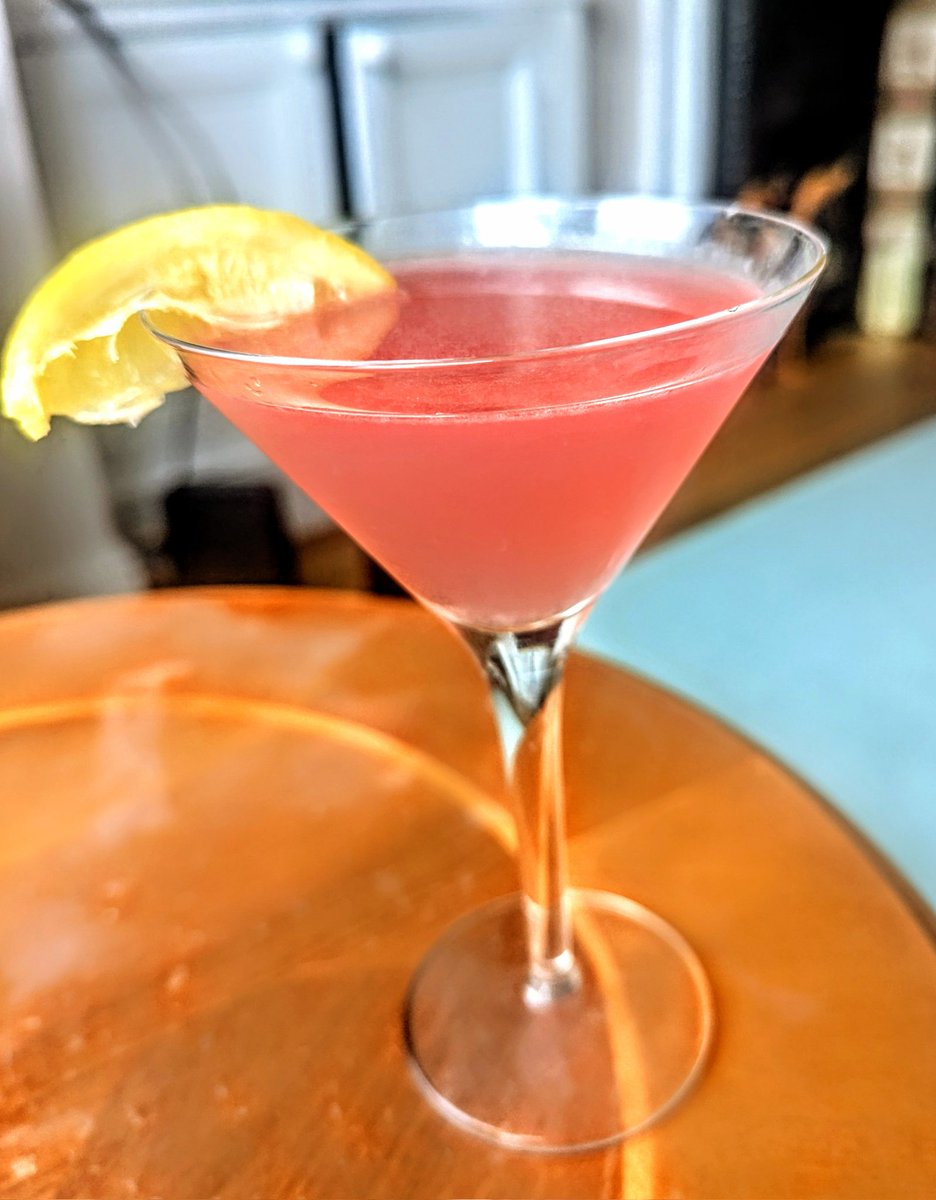 simonnread's tweet image. Sunday's pre-lunch #cocktail while preparing the roast is a classic Cosmopolitan - three parts vodka, two parts cranberry juice, one part Cointreau, with the juice of half a lime, plus a lemon wedge. Sounds too healthy for me! But it's a refreshing libation. Pip pip!