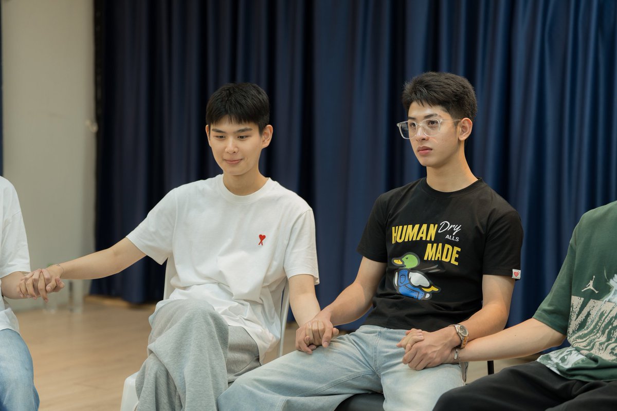 woopmag's tweet photo. “Love ยกกำลัง 3” เตรียมพร้อมเปิด “หลักสูตร(รัก) ภาคบังคับ” แล้วเร็วๆนี้
#FirstReadLovex3
#Lovex3
#tia51
ภาพเพิ่มเติม: 📌
https://t.co/k9RzjXpK3k
ประกาศจากโรงเรียนทัพฟ้าวิทยา หลังจากปล่อย Pilot และปรับปรุงหลักสูตร ได้เวลาของการเดินหน้าเตรียมเข้าสู่หลักสูตร (รัก) ภาคบังคับ กับการเตรียมตัวอ่านบทของเหล่านักแสดงในเรื่อง เรียกได้ว่าเป็นการรวมตัวของเหล่านักแสดงทั้งหมดของซีรีส์อีกครั้ง ทั้งการ workshop แบบเข้าคู่ และกลุ่มเพื่อน พร้อมทั้งอ่านบทเข้าคาแรกเตอร์ของแต่ละตนไปพร้อมกัน เป็นบรยากาศที่เต็มไปด้วยความสุข สนุก อบอุ่น และพลังของความพร้อมของทุกคนที่จะเดินหน้าไปด้วยกันอย่างเต็มที่
เตรียมใจของทุกคนเอาไว้ให้พร้อม เพราะงานนี้เหล่านักเรียนตัวแสบจากทัพฟ้าวิทยาลัย จะเข้ามาป่วนหัวใจทุกคนให้ต้องตกหลุมรักไปด้วยกันแบบยกกำลัง 3
ติดตามความจิ้น สุดฟินได้ทาง tia51 officialทุกช่องทาง