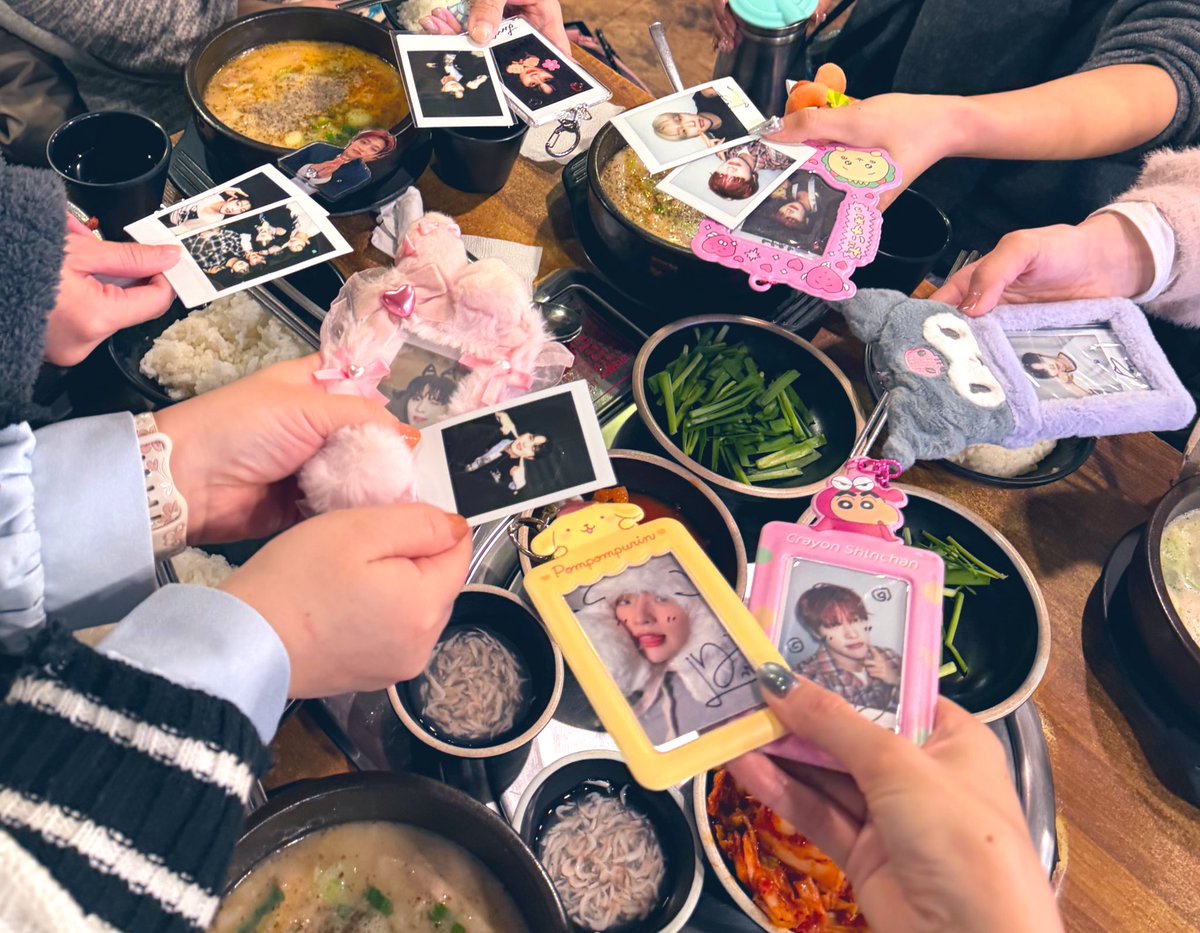 きんめーーありがとう( ◜𖥦◝ )この3年間出会ったキンメみんな大好きなんだけどキンメを辞めても仲良くしてくれる子もいて、キンメでいる理由もキンメに会いたいってのもあって、こんなうるさいばぁばぁと仲良くしてくれてありがとう🥹みんなに出会えてあたしはキンメになってよかった♡だいすき！