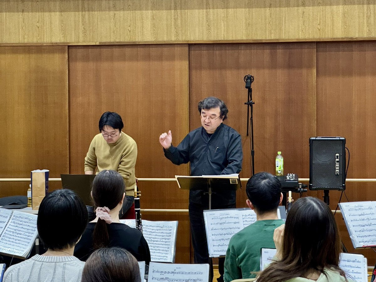 kawagoe_sohwa's tweet photo. 【響宴まで1週間！】

来週の響宴に向けて、本日はお二人の作曲家にご来団いただきました！

『大流星とわたし』を作曲家した長門佑紀さん(左)と、
『nocturnal waddlers』を作曲した八谷誠人さん(中)です！

また後日、各曲の簡単な紹介を掲載いたしますのでお楽しみに✨ https://t.co/LZEY0vRgXN
