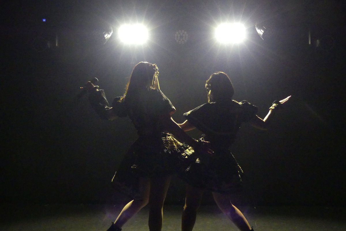 Chopper_Chindon's tweet image. 2026.3.1 RocKets Live  GOTANDA G6

今日のGOTANDA G6での、Paradigm Shift エモショット！
照明さんがいい感じにシルエットライトだけにしてくれて、予測していなかったエモいショットが撮れました
#ParadigmShift #パラシフ 
#優希 #あこ