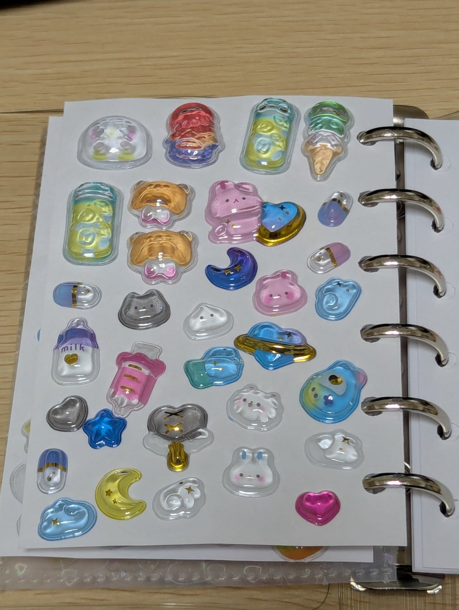 うちもシールを何枚か買ってみたんだけど、この2枚目の青いやつは何