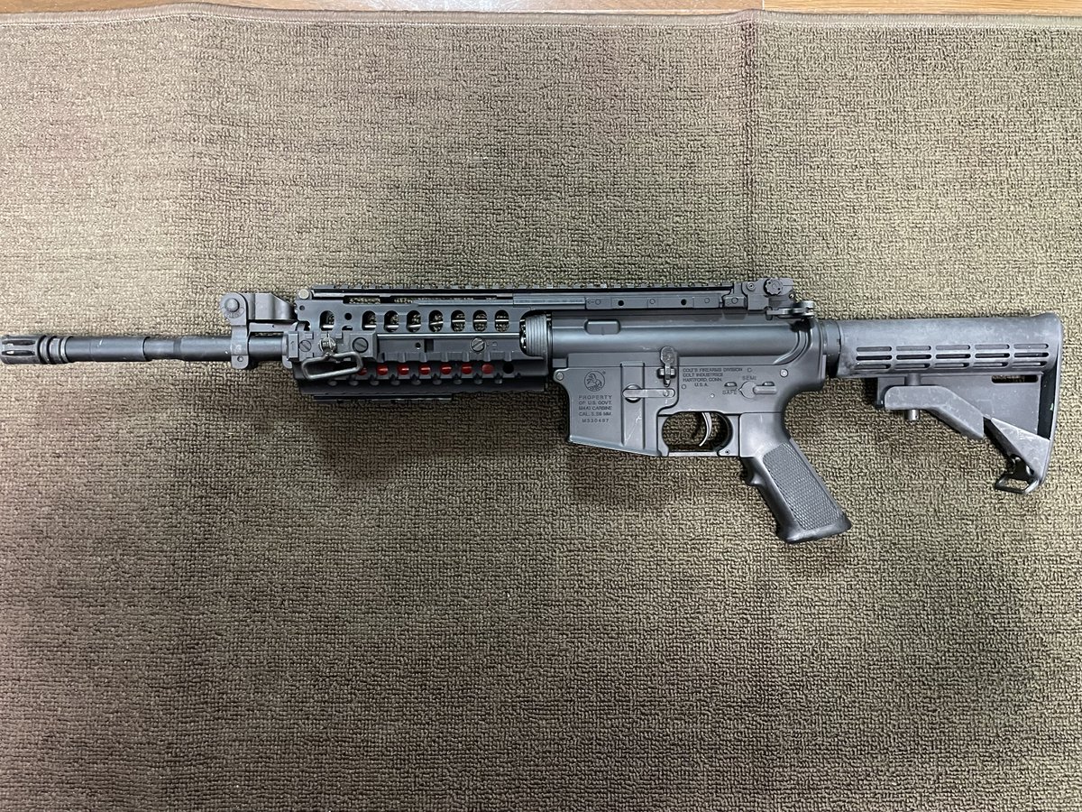 Hanzo_dt's tweet photo. お疲れ様です半蔵です😊今回は後輩の10年以上は眠っていたマルイm4 s-systemを改修です😄結構な手間がかかりましたが無事復活と性能アップと、ちょいカスタム👍懐かしくて楽しかったです👌あと１０年は使えるかも🤔昔のエアガンも良いもんですね😊そうだ！サバゲーしよ👍#マルイm4 #サバゲー https://t.co/AvBuuBA0W7
