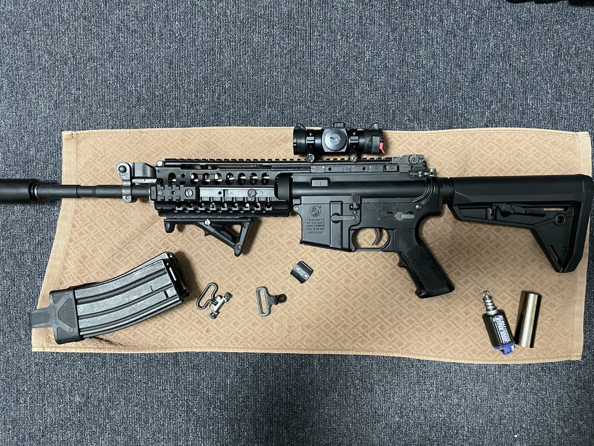 Hanzo_dt's tweet photo. お疲れ様です半蔵です😊今回は後輩の10年以上は眠っていたマルイm4 s-systemを改修です😄結構な手間がかかりましたが無事復活と性能アップと、ちょいカスタム👍懐かしくて楽しかったです👌あと１０年は使えるかも🤔昔のエアガンも良いもんですね😊そうだ！サバゲーしよ👍#マルイm4 #サバゲー https://t.co/AvBuuBA0W7