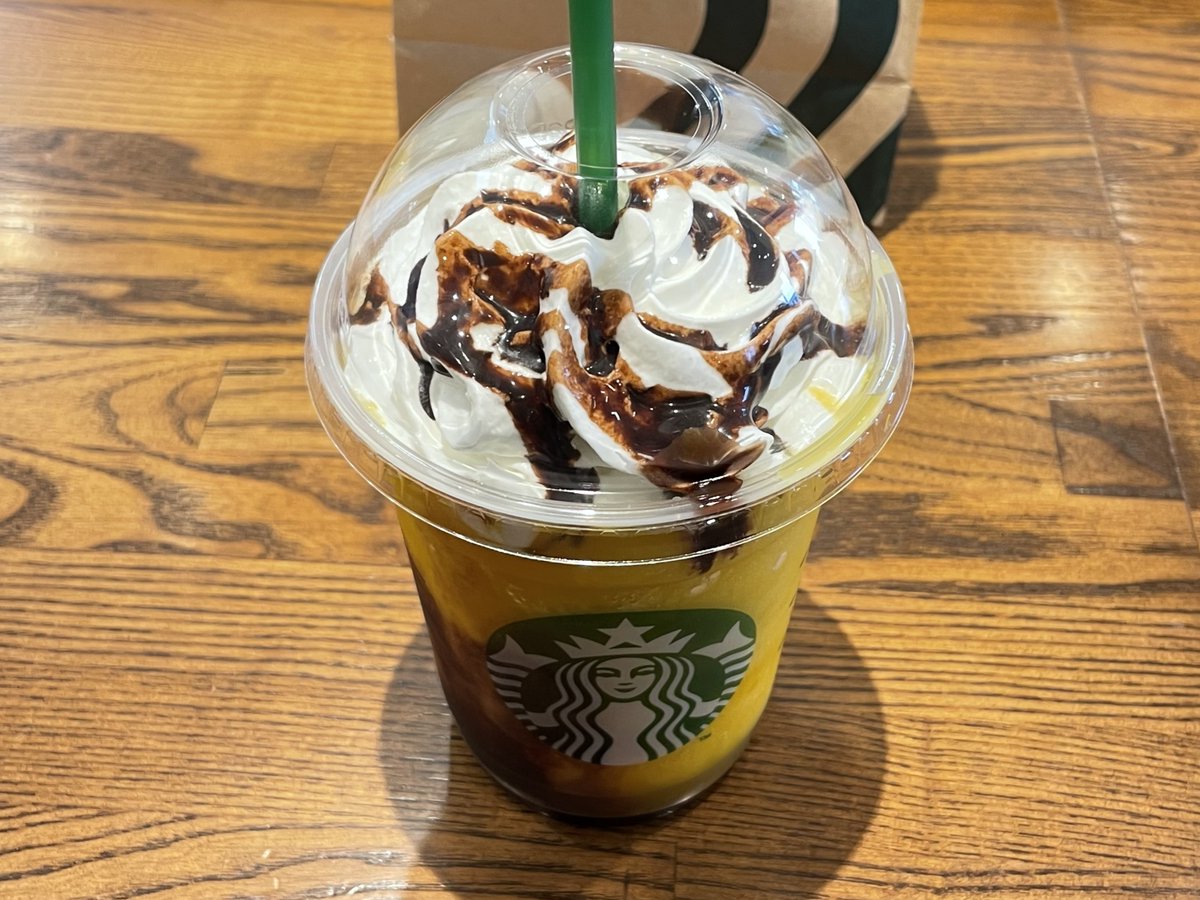 QG1YT4vcdFV2bND's tweet photo. 食後 ＃スタバ の限定ドリンク
秋葉原駅前店
『マンゴー×ショコラフラペチーノ』
今日はアイスコーヒーがイタリアンローストなの
知ってたのでそれで腹ごなしの予定が変更ｗ
着ていく服間違えて暑くてマンゴーが美味い
チョコと相性抜群 喉潤い最高でした😋
イタリアンロースト挽いてもらいました https://t.co/zQeARpBCDe
