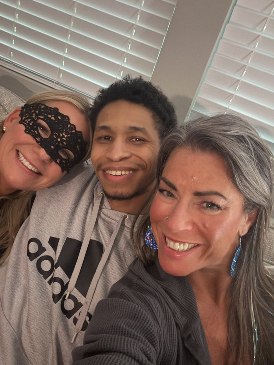 AthenaWest25 tweet media