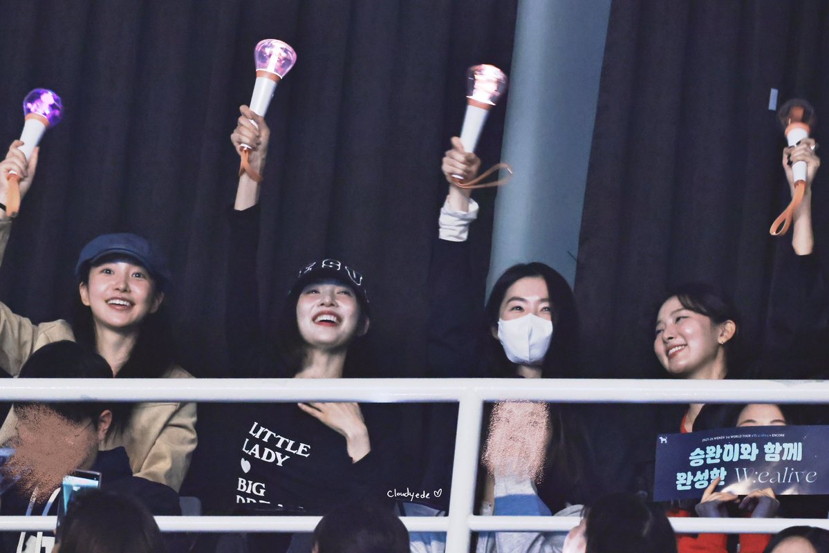 260301 W:ealive encore 
🩷💛🩵💚💜
ㅠㅠㅠㅠㅠ

#IRENE #SEULGI #WENDY #JOY #YERI #RedVelvet #아이린 #슬기 #웬디 #조이 #예리 #레드벨벳