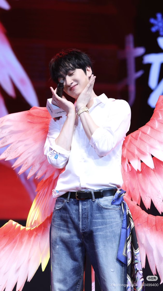 D&amp;E Angels!!! 🖤❤️

#donghae #동해  #eunhyuk #은혁

cr. 呆