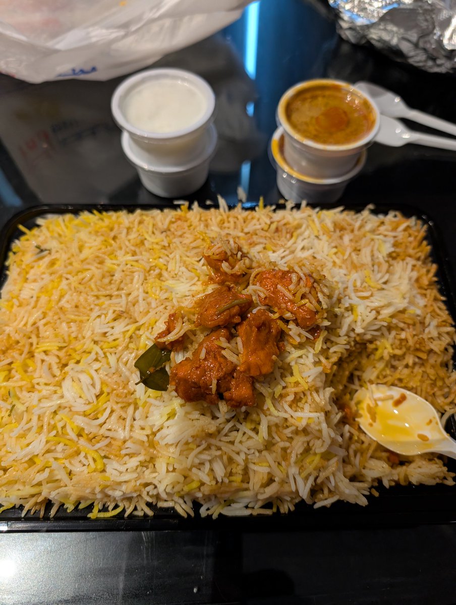 #dagensmiddag blir begrenset siden mange restauranter er stengt og vi itte skal forlate hotellet. Uansett, Chicken Biryani se. Gøtt gett.