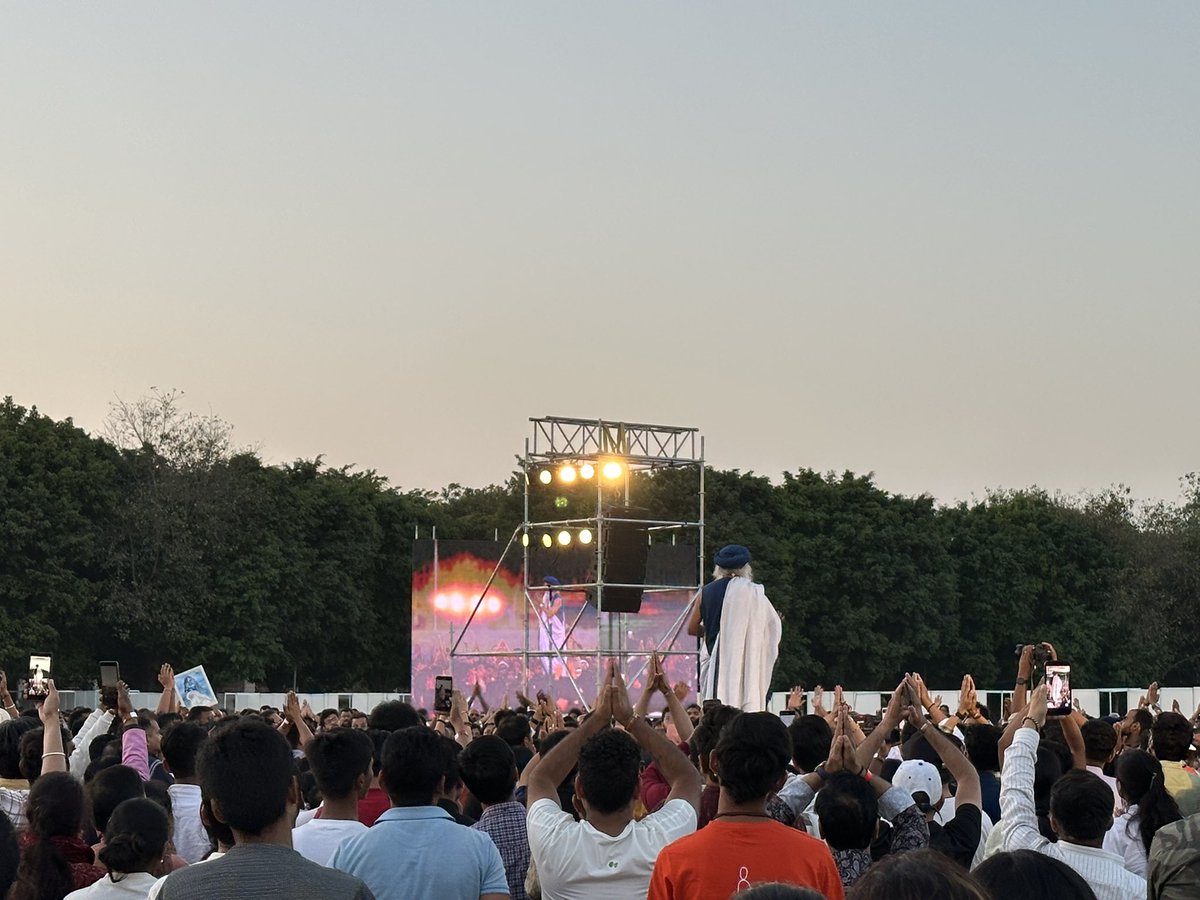yoga_with_kush's tweet photo. Sadhguru is here in Lucknow 😇 https://t.co/hbjSFJG0tq
