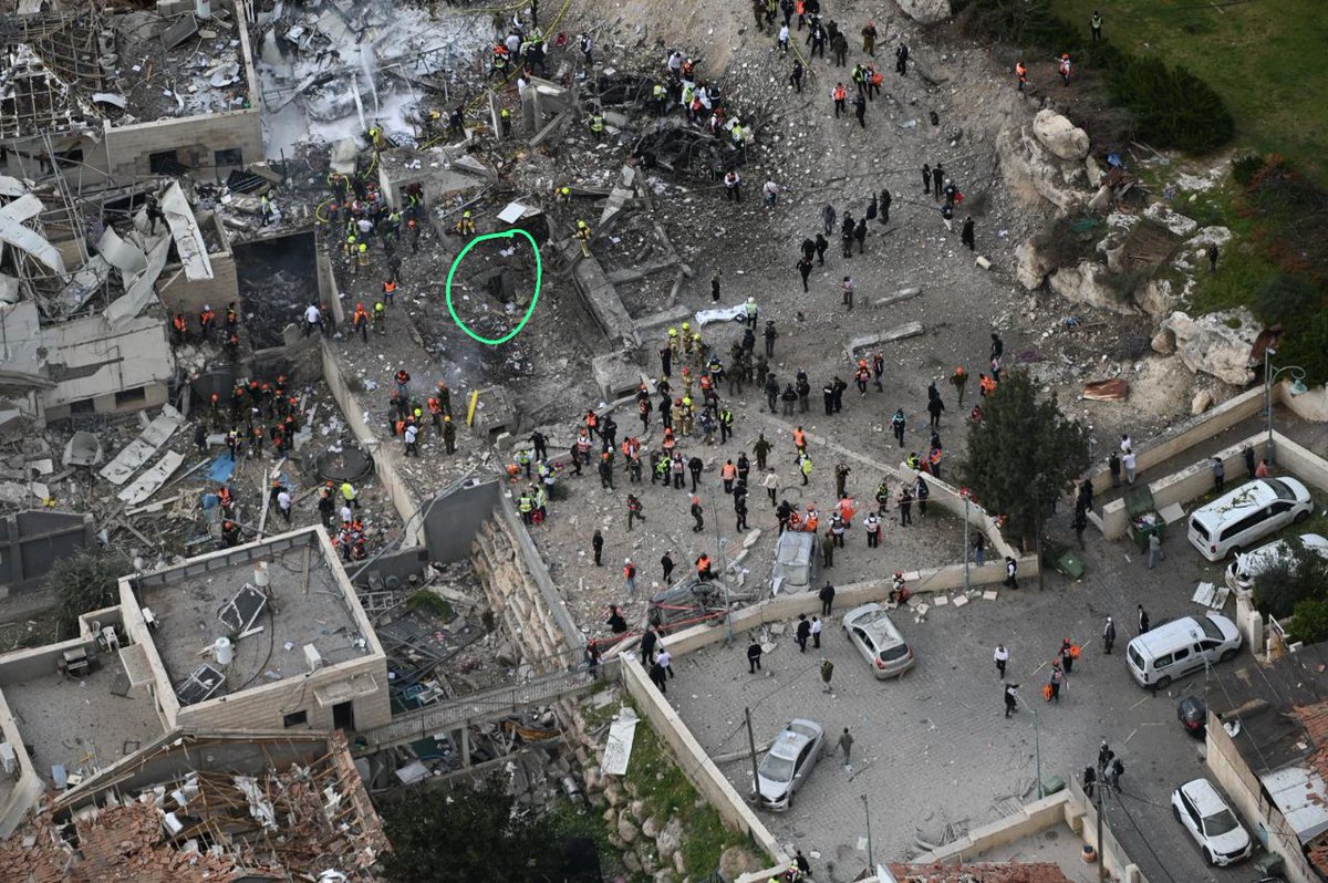 עלה ל-6 מניין הנרצחים בבית שמש; דיווח: הטיל פגע ישירות במקלט
bit.ly/40DMN4A

<a href="/OrHeller/">Or Heller אור הלר</a> | <a href="/Yossi_eli/">Yossi Eli</a> | <a href="/RotemGolan_/">רותם גולן – Rotem Golan</a> | <a href="/yoeli_brim/">יואלי ברים yoeli brim</a>