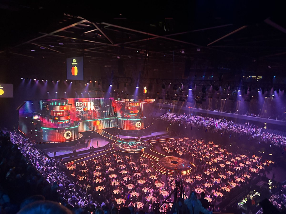 Helen 🌻 tweet media