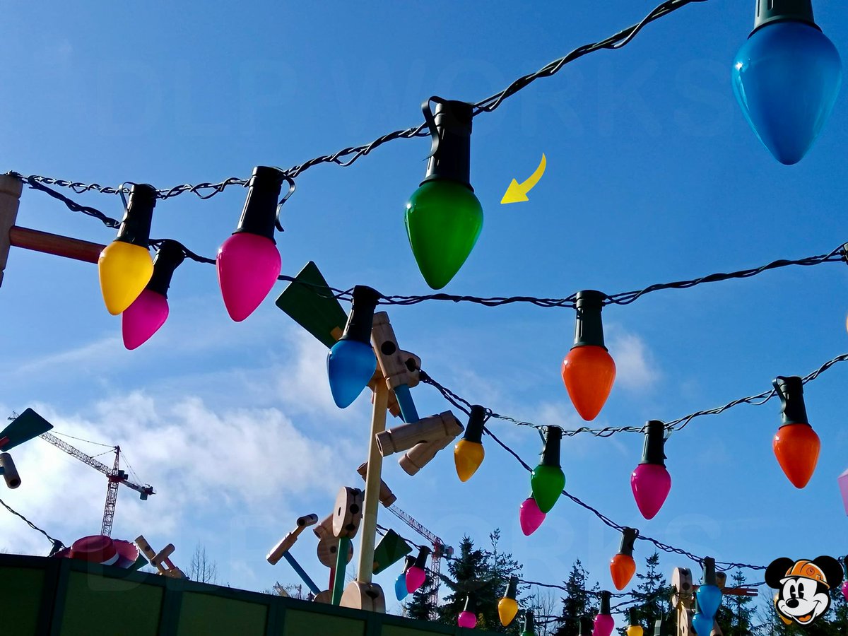 DLPWorks's tweet image. [Live] 🚧 Minor refurbishments in Toy Story Playland!

➡️ In preparation for the grand opening of #DisneyAdventureWorld on March 29, some sets in Toy Story Playland are being renovated.
➖ Some light bulbs have been replaced and restored (to match the new ones installed on the