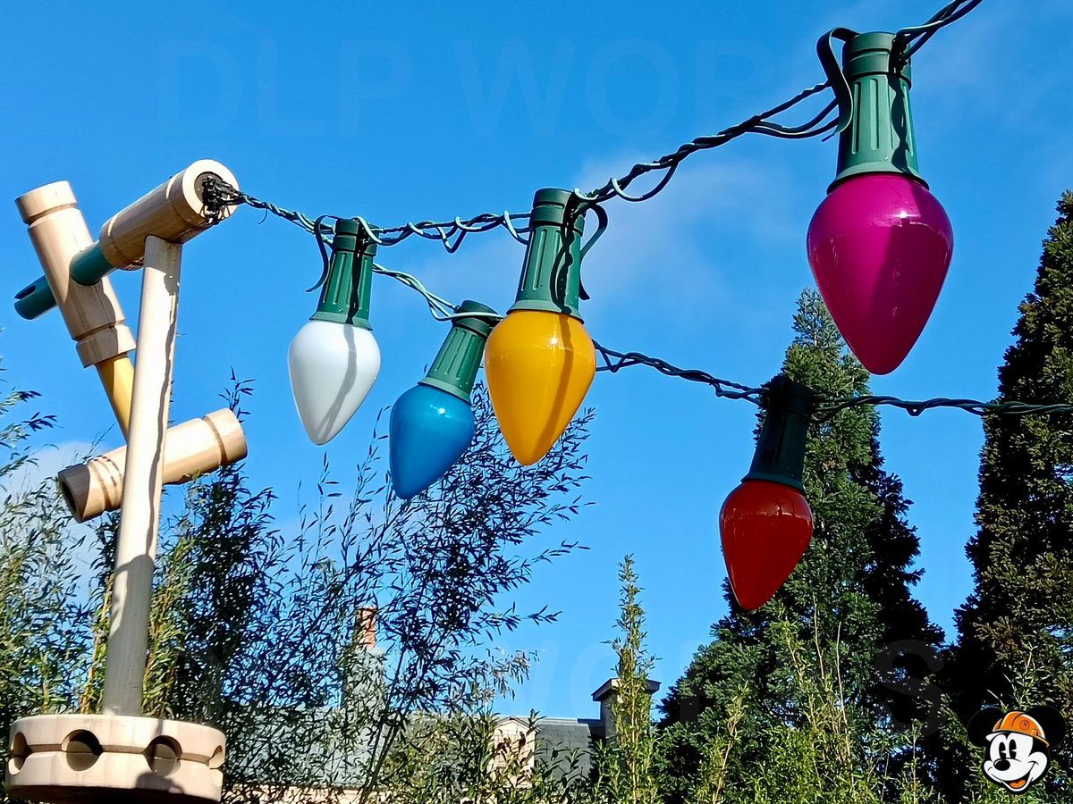 DLPWorks's tweet image. [Live] 🚧 Minor refurbishments in Toy Story Playland!

➡️ In preparation for the grand opening of #DisneyAdventureWorld on March 29, some sets in Toy Story Playland are being renovated.
➖ Some light bulbs have been replaced and restored (to match the new ones installed on the