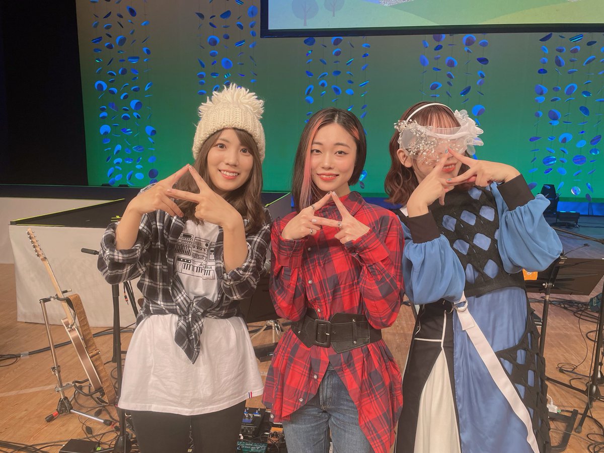 _kiminone's tweet photo. #ゆるキャン音楽祭2026
音楽担当の #立山秋航 さん
#亜咲花 さん #佐々木恵梨 さん
そして #きぐリン ちゃんともパシャリ📸
みなさまとのコラボもさせて頂き
とてもしあわせな時間でした〜🌱
たのしい、無限に更新中！🎻🎤
 #ゆるキャン #キミのね https://t.co/ir0TGPUyHQ