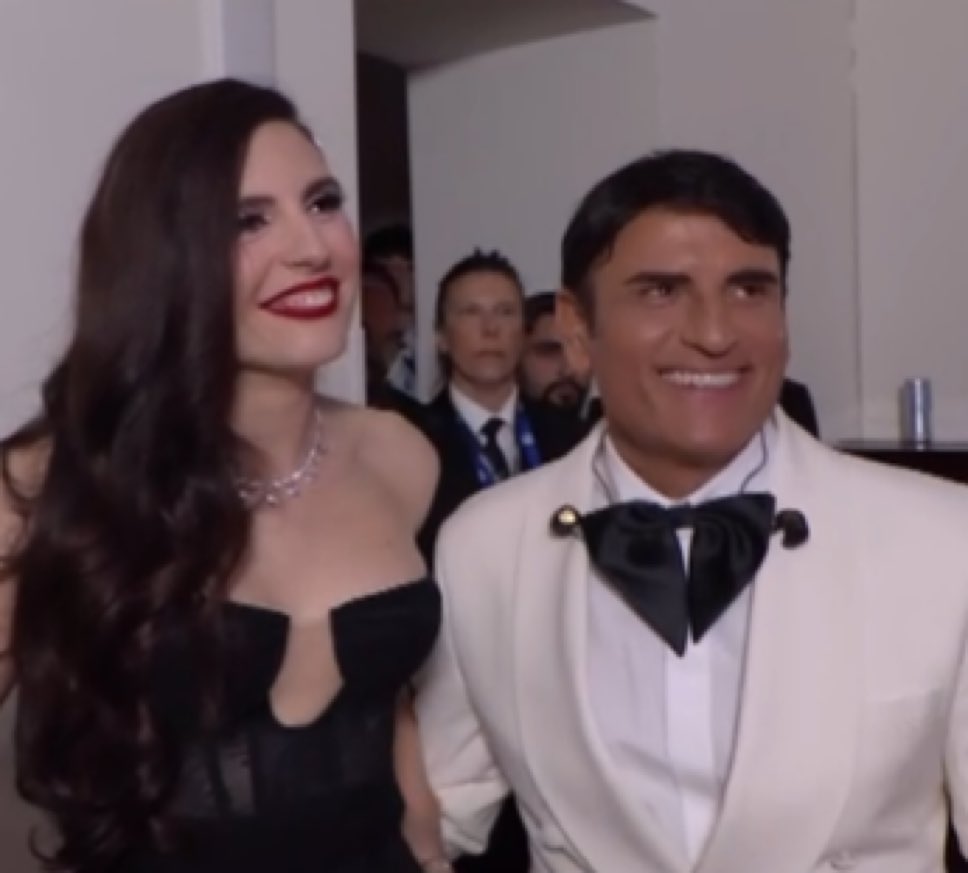 Entrambi la cosa più vicina a Bruno Mars e a Lady Gaga fateci la nostra Die with a smile