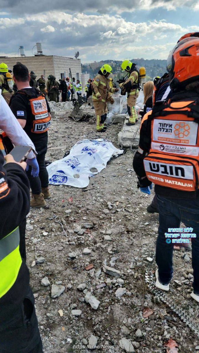 7 جثث صهاينة اسرائيل في الهجوم الصاروخي الإيراني الناجح اليوم
.
🔴يُقال إن الهجوم استهدف موقع اجتماع لسلاح الجو الإسرائيلي

🔴كان الاجتماع يُعقد في الطابق السفلي من المبنى الخامس عندما استُهدف بصاروخ إيراني

🔴موقع اختراق صاروخ إيراني برأس حربي خارق للتحصينات
.
#ايران