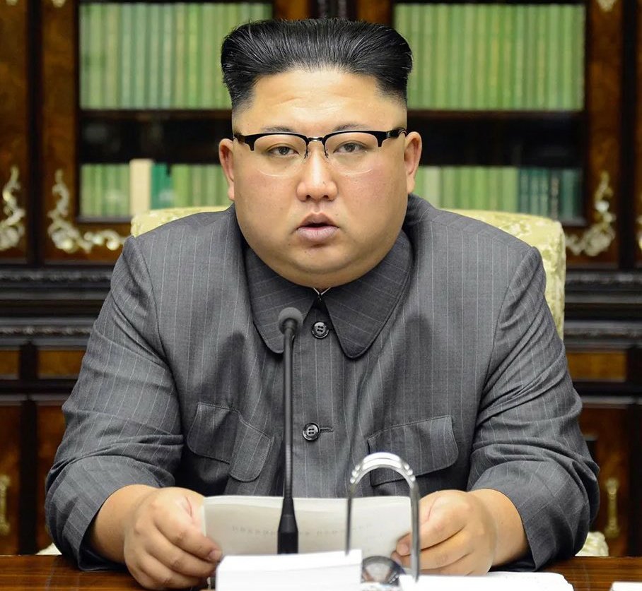 4 :: Rodzina KIM-ów
=====================
Renata Kim(KOrea-nad-Wisłą) ------------------- Kim Dzong Un(Korea Płn.)