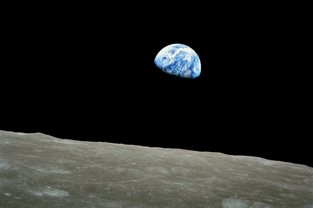 ahenk75's tweet image. A long gravitational partnership : Earth - Moon.  The Moon is getting 1½ inches (3.8 centimeters) farther away from the Earth every year. 
theconversation.com/the-moon-is-ge… #Space #Astrophysics