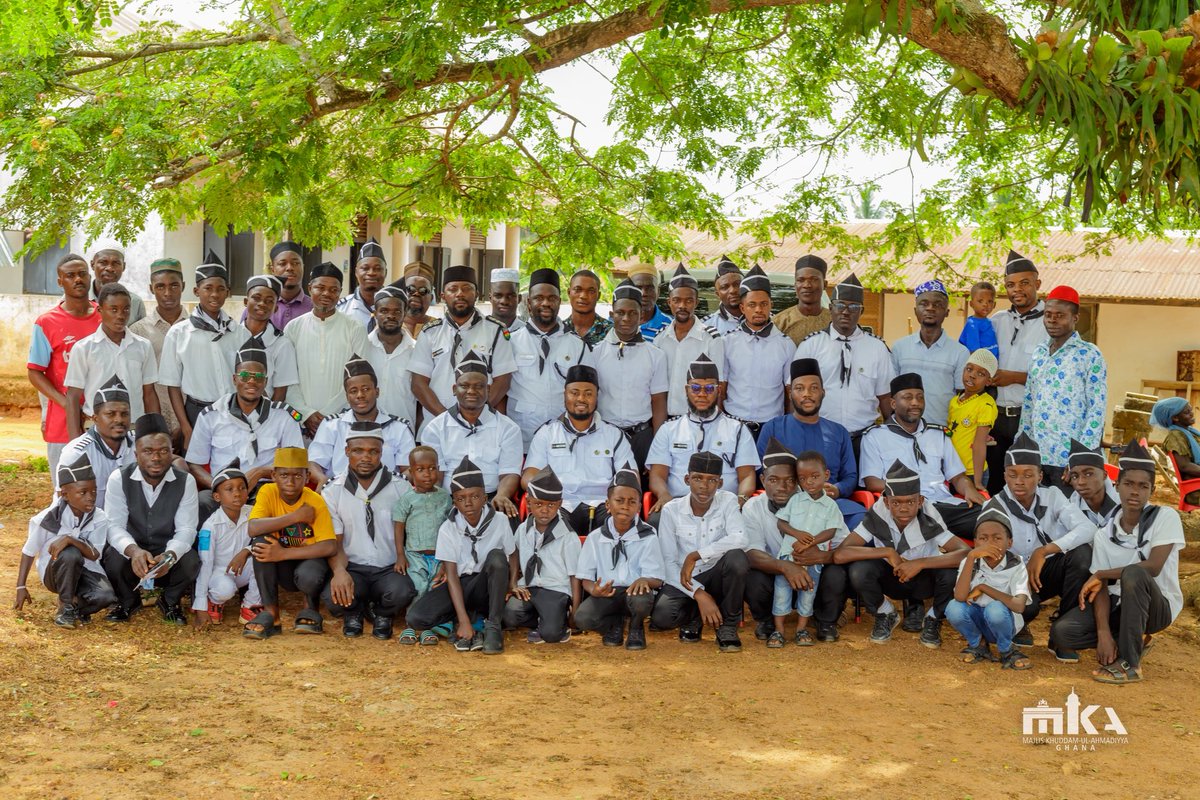 mkaghana's tweet photo. Sadr Mulk, MKA Ghana 🇬🇭, together with his Aamila, joined members of the Assin Zone for a group photograph.
#ThankYouTour #MKAGhana #KhuddamGhana #IslamAhmadiyya #TrueIslam
Visit us @ https://t.co/CuMHlOWCV1 https://t.co/fvzXEMMEfu