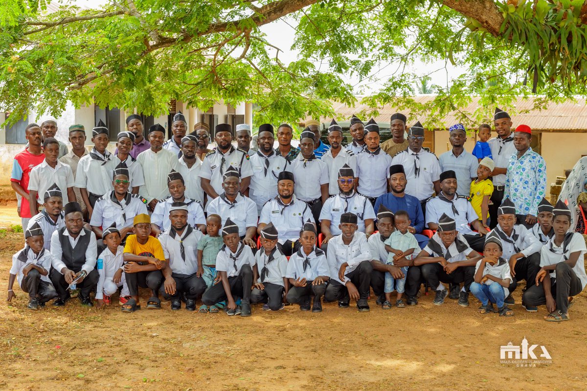 mkaghana's tweet photo. Sadr Mulk, MKA Ghana 🇬🇭, together with his Aamila, joined members of the Assin Zone for a group photograph.
#ThankYouTour #MKAGhana #KhuddamGhana #IslamAhmadiyya #TrueIslam
Visit us @ https://t.co/CuMHlOWCV1 https://t.co/fvzXEMMEfu