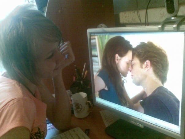 twilight_stann's tweet photo. Nós pessoas que estaremos assim dia 19 no cinema vendo a história de amor da Bella e do Edward: https://t.co/Mk1VAzn3PJ