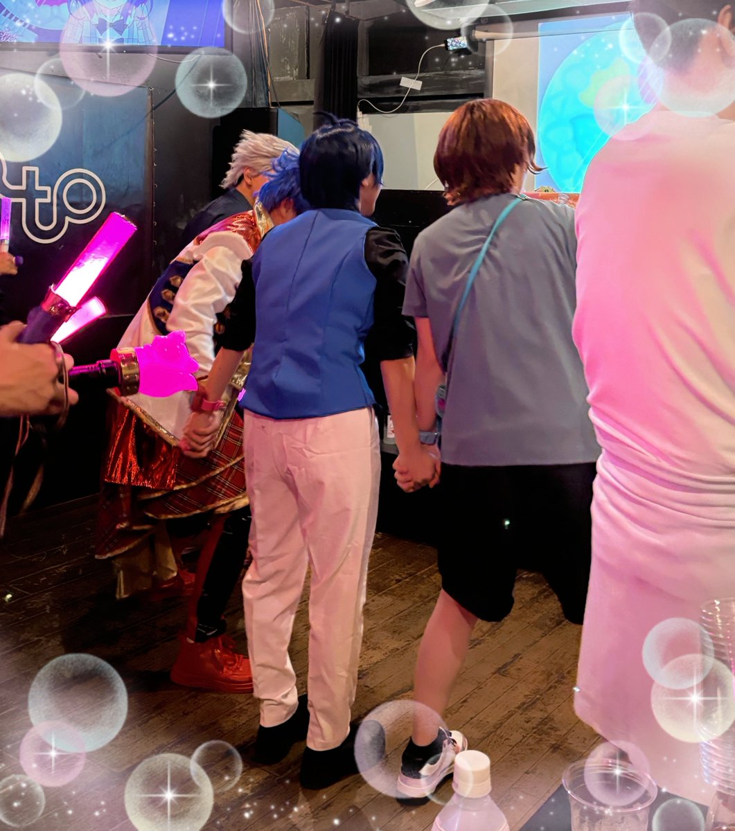 tokirn's tweet photo. 隣の友達と手を繋いでみたらそのまた隣とも繋がりました（実演）
本当に本当に、今までプリチェンに参加して、沢山のプリティーシリーズのファンの方々と友達になることができて、大変ハピなるです。
#prichange https://t.co/rkvu8s18AX