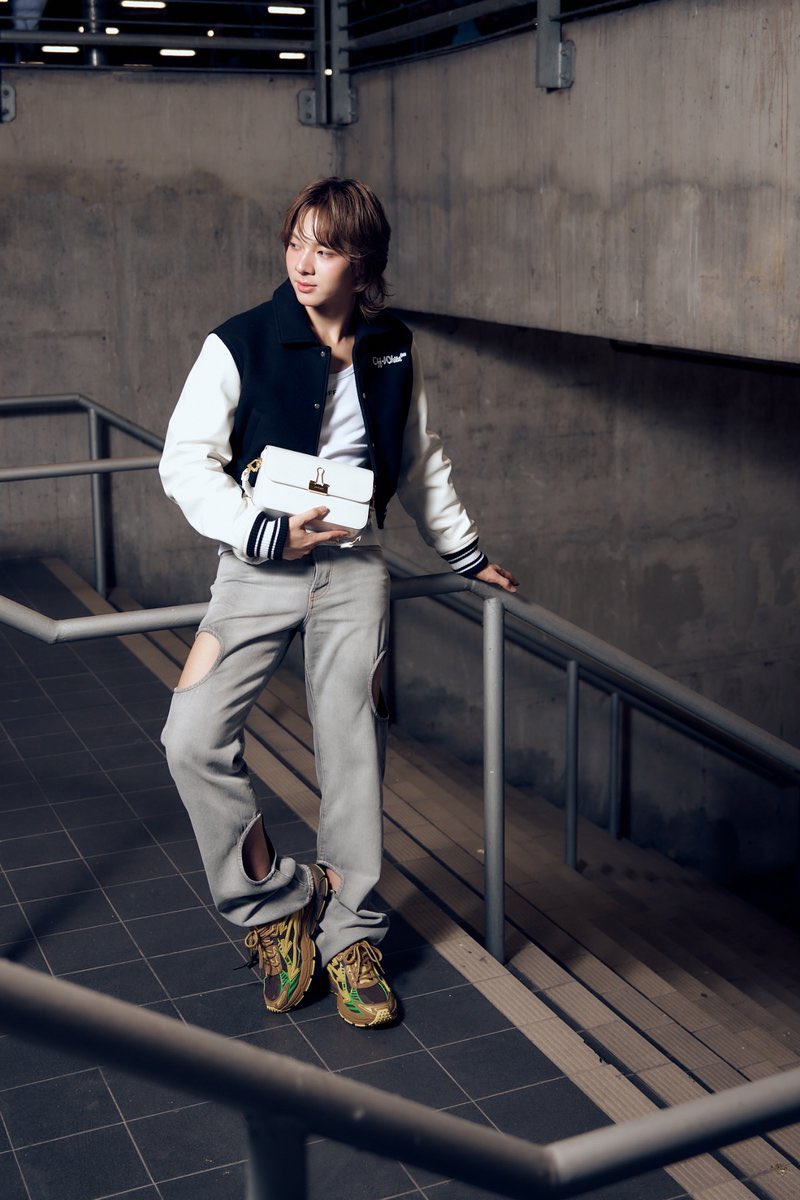 “นุนิว” <a href="/CwrNew/">NuNew</a> เตรียมออกเดินทางสู่กรุงปารีส เพื่อร่วมชมโชว์  Off-White™ คอลเล็กชั่น Fall-Winter 2026 ที่จะจัดขึ้นในวันที่ 5 มีนาคม เวลา 17.30 น. รอชมลุคของนุนิวอินปารีสแล้วค่า ✨🫶🏻

#NuNew
#ZeeNunewWithOffWhite
#OffWhite #OffWhiteFW26