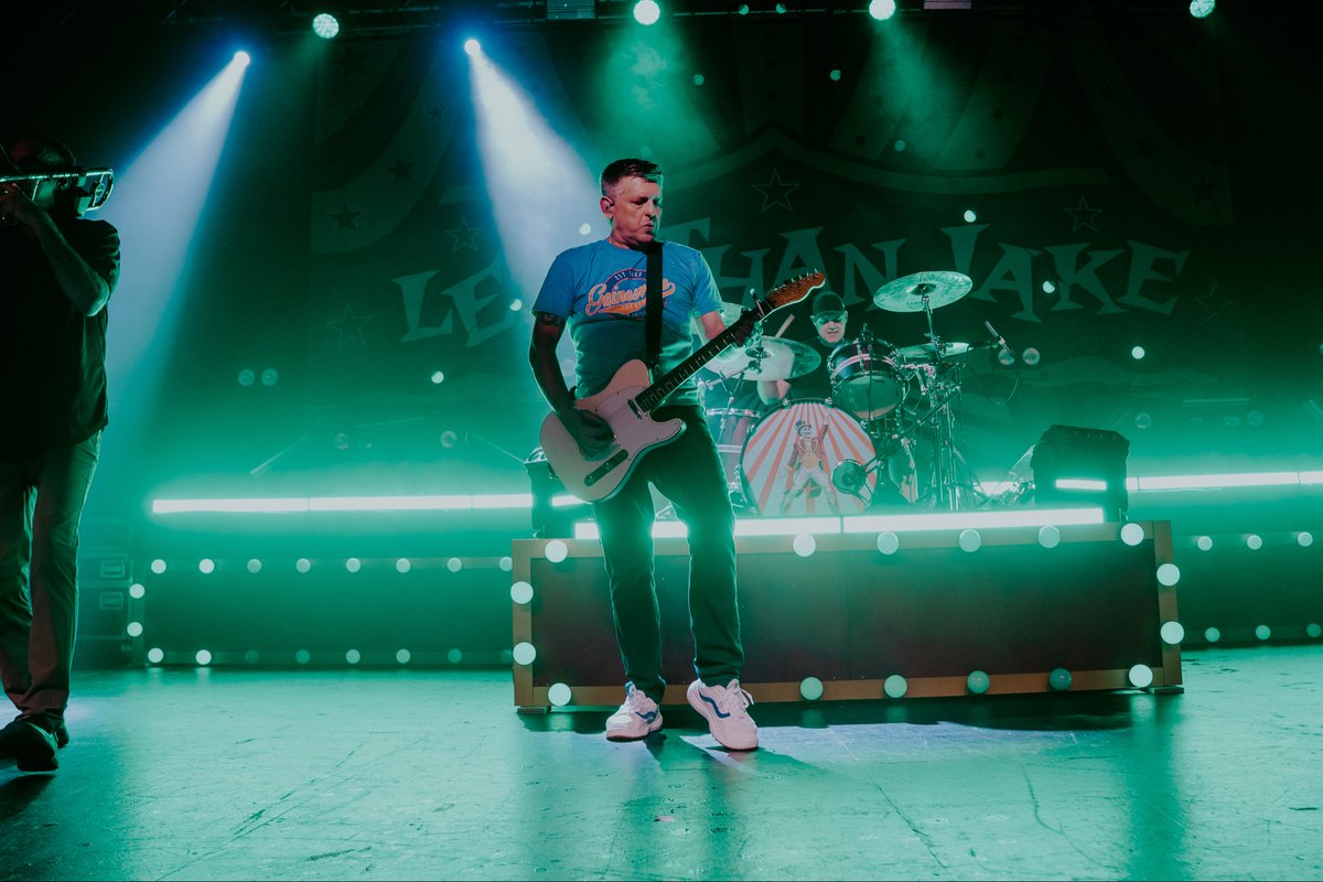 Chris DeMakes tweet media