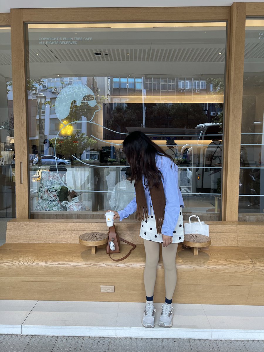K81WF's tweet photo. ช่วงนี้อินแบรนด์ไทยเหมือนกันค่ะ สนับสนุนแบรนด์ไทยที่ผลิตในไทย ร้านนี้ตรงโจทย์ ใช้ช่างฝีมือไทย ตอนแรกเห็นคุณยิปซีสะพาย แคปรูปไปซื้อตาม ใช้ทุกวันจนยม ตอนนี้งอกหนังแท้มาอีกใบ เพราะคุณขวัญชอบป้ายยาในสตอรี่ https://t.co/b1y3unXT2t