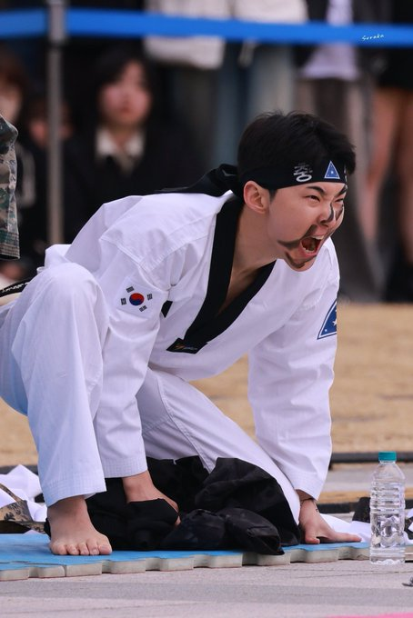 Sugar down bad for Jeonghan tweet media