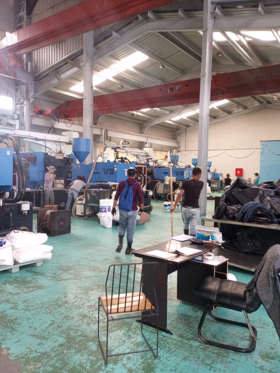 EmpresaCepil's tweet photo. Jornada de limpieza y embellecimiento en saludo al día del trabajador de la #IndustriaLigera.
Muchas Felicidades para todos los trabajadores de #Cepil.
#IndustriasCuba
#LatirAvileño 
#CepilVaPorMas https://t.co/WPSQ8yxl27
