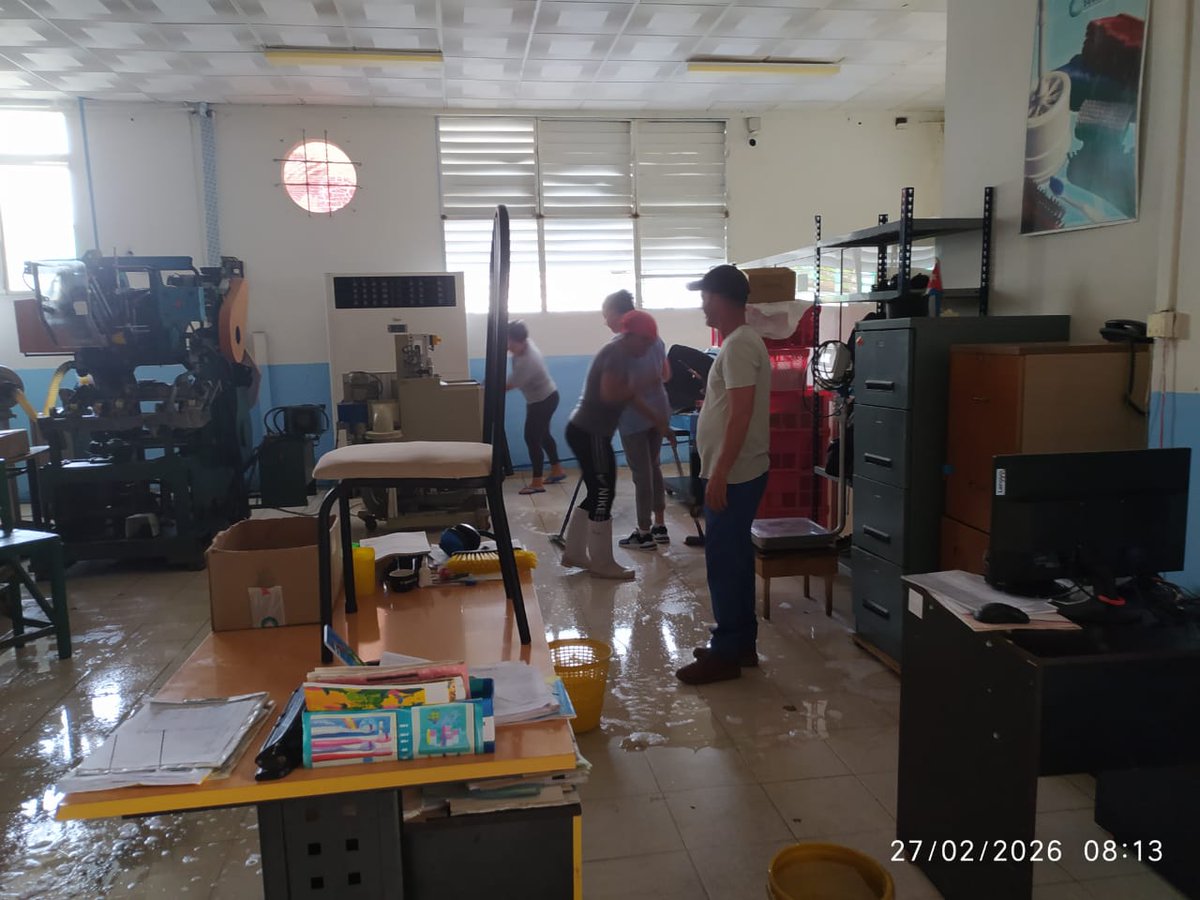 EmpresaCepil's tweet photo. Jornada de limpieza y embellecimiento en saludo al día del trabajador de la #IndustriaLigera.
Muchas Felicidades para todos los trabajadores de #Cepil.
#IndustriasCuba
#LatirAvileño 
#CepilVaPorMas https://t.co/WPSQ8yxl27