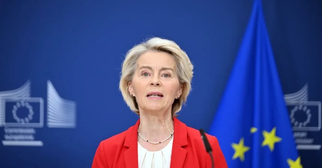 "EU není evropská v pravém smyslu slova, je technokratická liberální unie, která se shodou okolností nachází v Evropě. EU implicitně odmítá evropské dědictví a tváří se jako univerzalistický, progresivistický projekt budoucnosti."
"Regulatorní „velmocenství“ přeměnilo vnitřní trh