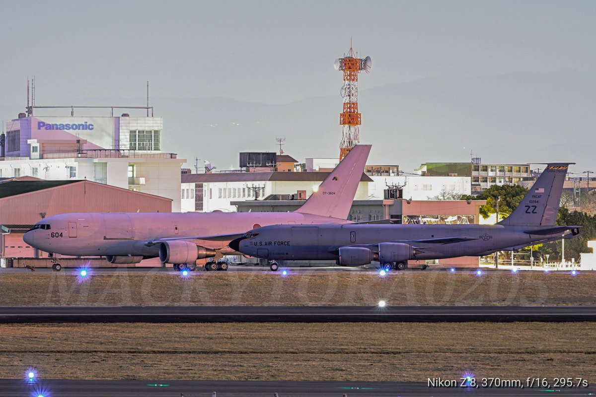 小牧基地ナイターリベンジマッチ

航空祭配置が終わり、通常配置となったKC'ｓに並んだKC-135

グレーの機体に目立たない黒文字がボケずに解像するレベルに仕上げる事が出来ましたｗ

シャープ補生かけてるものの、基本は白飛び軽減で整えて、良い感じになりました!!

これにてRTB!!お疲れ様でした〜w