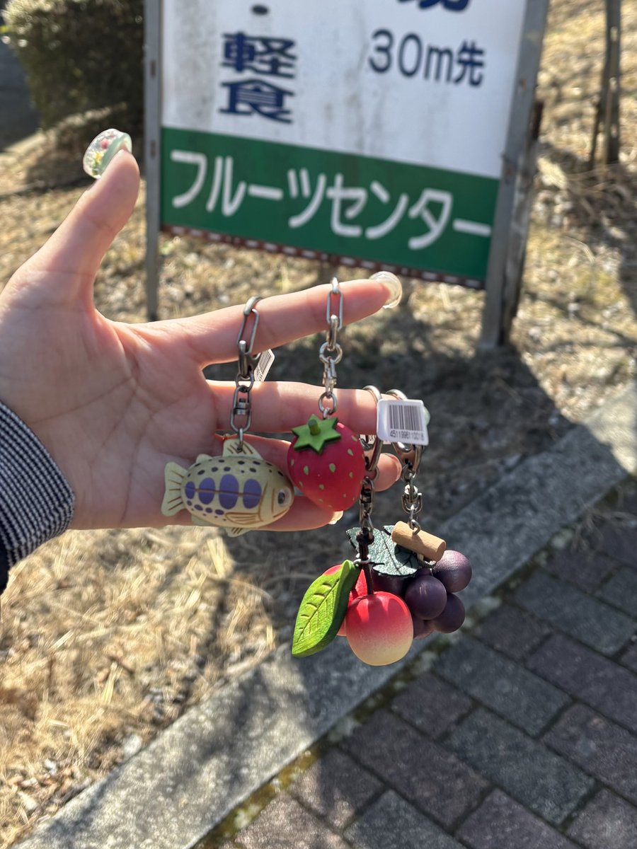 be_ushi_chan's tweet photo. キーホルダーの大人買い https://t.co/4T9MWbR0XM