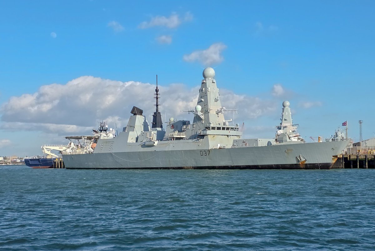 UK Forces Tracker tweet media