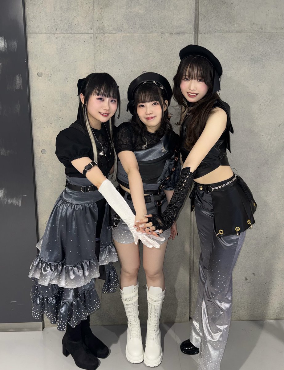 『Star-mine』の衣装を今回の音楽祭でサプライズ披露させていただきました！
ゲーム内と同じ衣装を着ることができて、より一層気持ちを込めてパフォーマンスができました！
Begrazia大好き！💛❤️💙

 #学マス音楽祭_DAY2