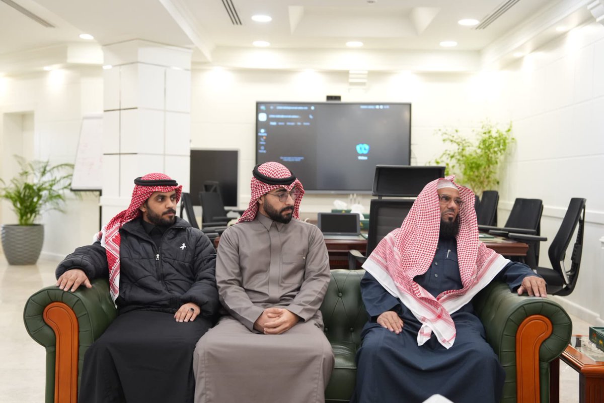 استقبل سعادة الأمين : هشام بن محمد العوفي 
سعادة رئيس جمعية نماء للخدمات الوقفية بمدينة #عرعر  الشيخ الدكتور : خلف بن علي العنزي
وتم مناقشة المواضيع التي تخدم العمل الوقفي و الاسكاني في المنطقة وتعزيز الشراكة المجتمعية . 
وتم تكريم سعادة الأمين في نهاية اللقاء نظير دعمه لأنشطة و