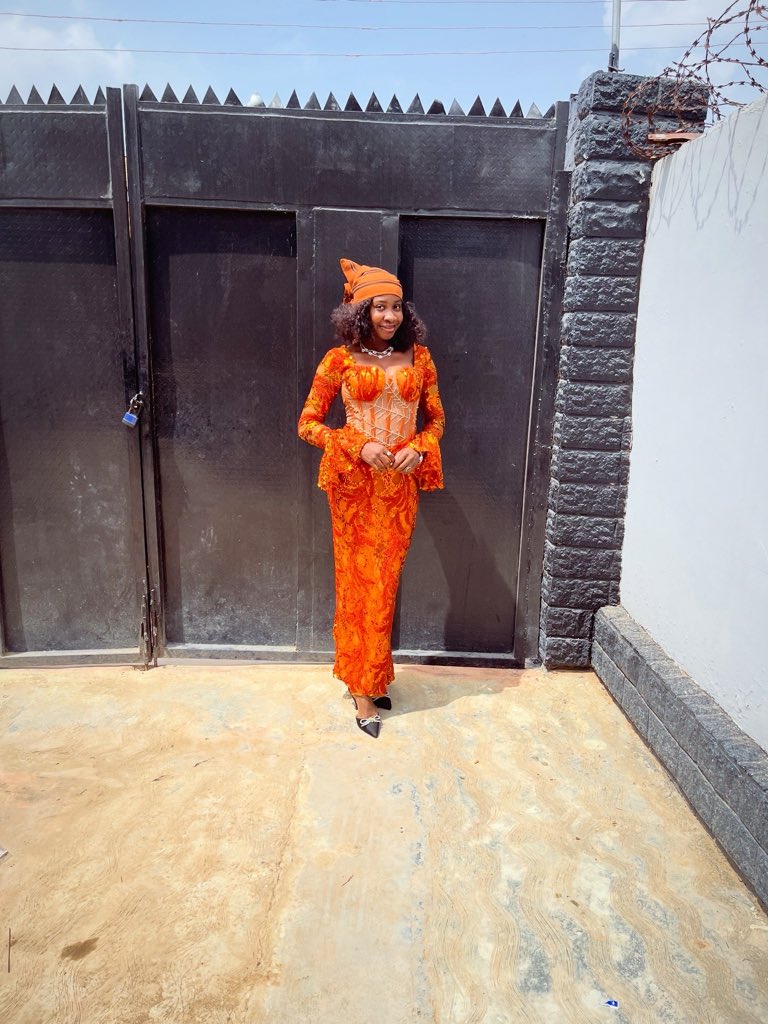 Designer Funmi tweet media