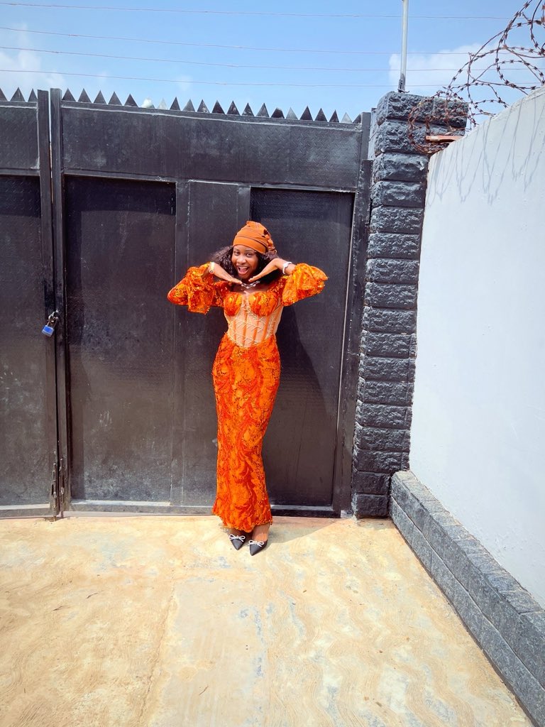Designer Funmi tweet media