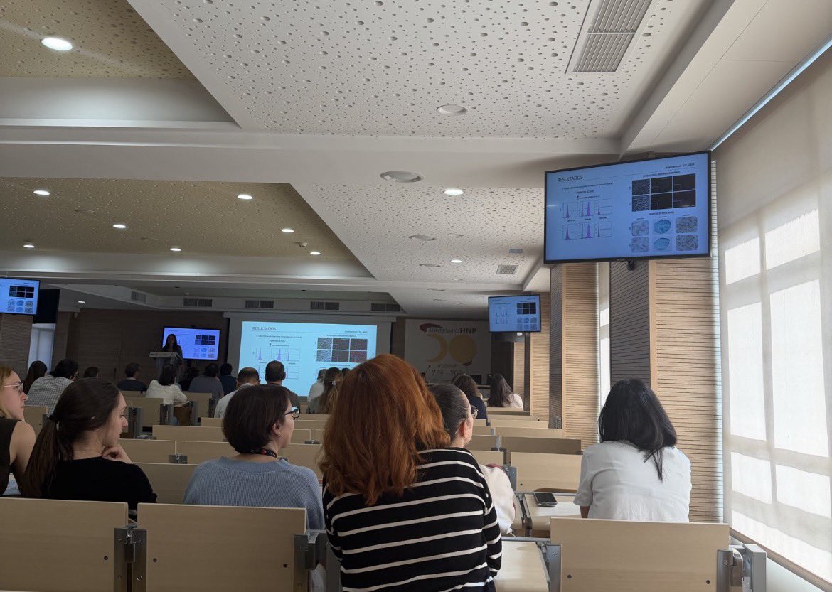 R_Moreno_Luna's tweet photo. Angela Santos, predoctoral researcher in the Pathophysiology and Regenerative Medicine Group, presented to colleagues at the National Hospital for Paraplegics part of the results from her line of research, including data recently published in Angiogenesis (@SpringerNature). https://t.co/6wIZ17q5eK