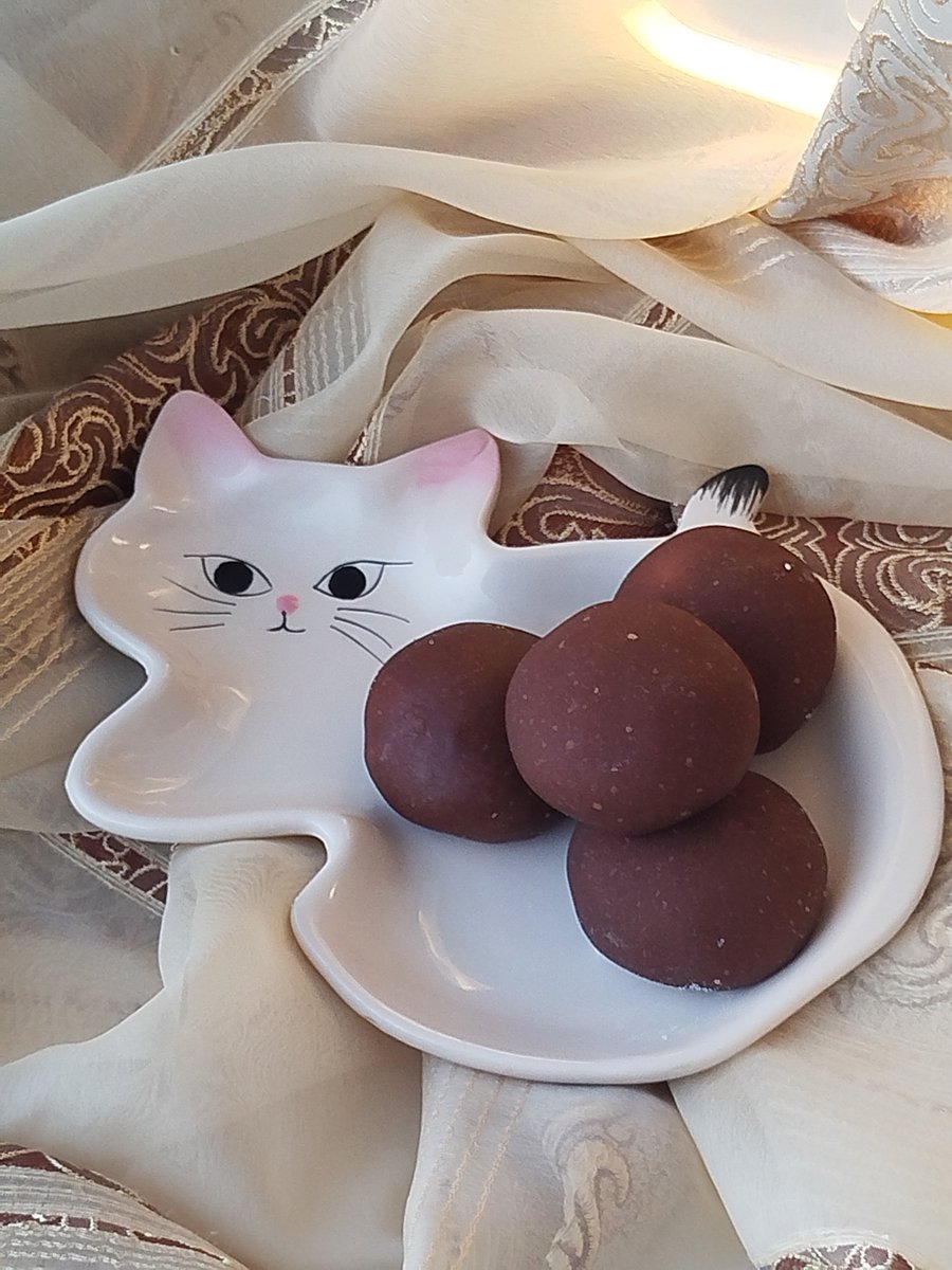dandelionfroggy's tweet photo. surprise!! the "chef mizu cooks" column is back
snickers mochi with a chocolate cream cheese filling, caramel, and peanuts
working with the glutinous rice flour dough was quite challenging, but the result was worth it!!
happy first day of spring and happy cat day, ehe!!
(=^-ω-^=) https://t.co/3oQN2P3kKj