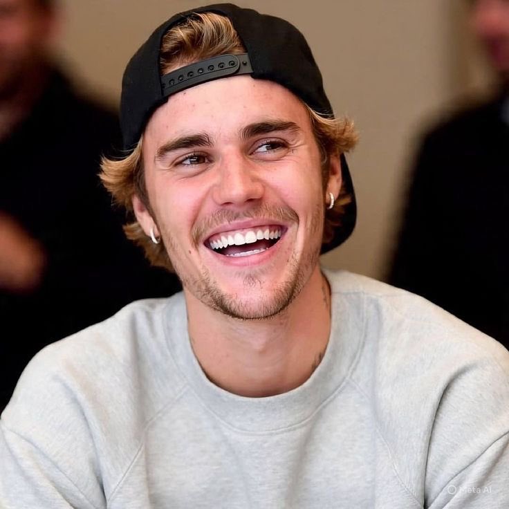 choquei's tweet photo. 🚨HOJE: Justin Bieber celebra 32 anos de vida. https://t.co/1J0uyK9nu8