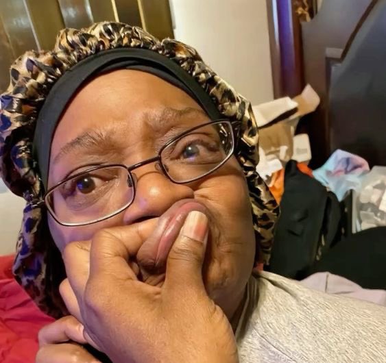 Je tweet
Je supprime 
Je retweet
Je te supprime 
Pourquoi ?
Siyam les gens… Siyam , hors de question que me sabote 
Suis comme ça