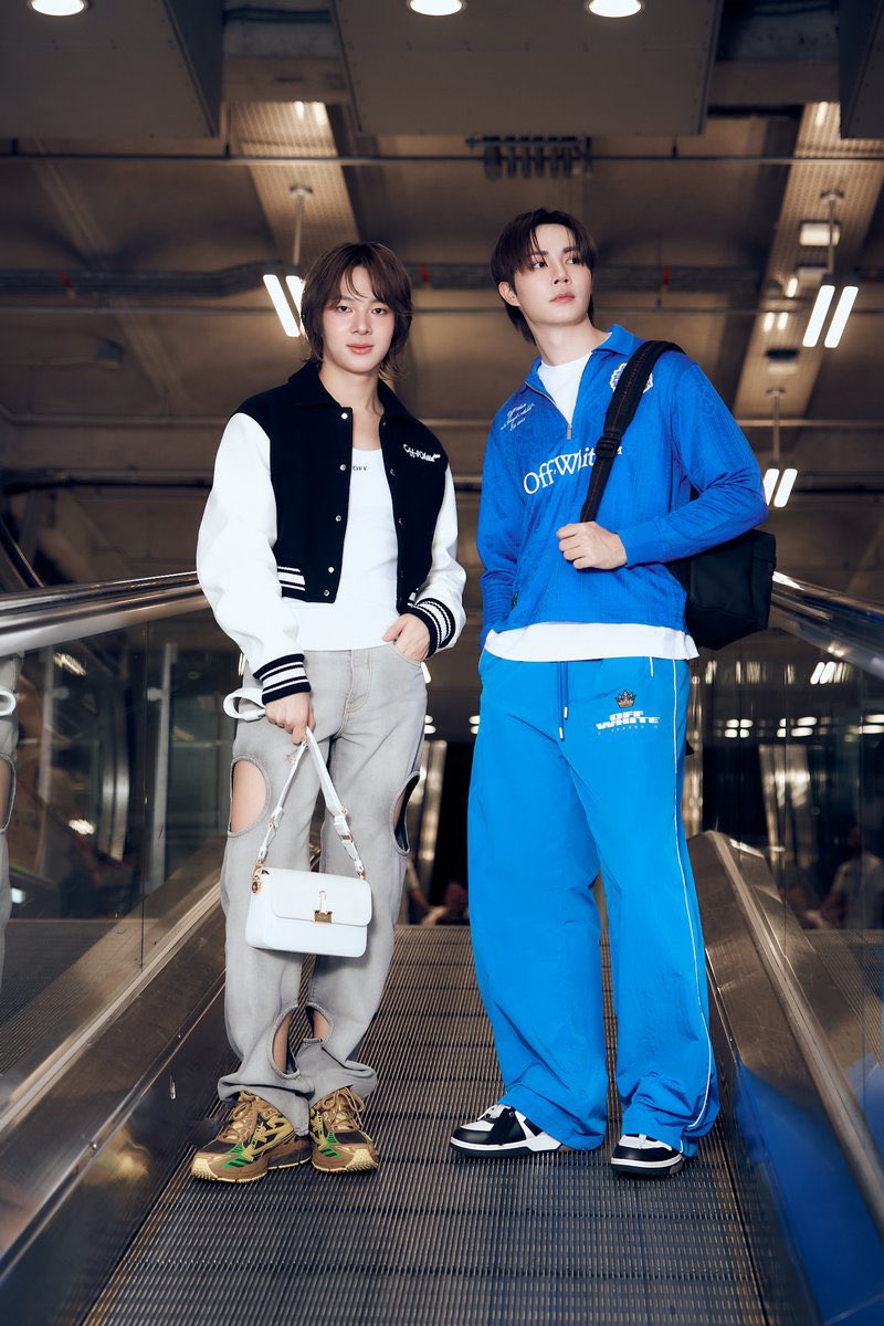 #OffWhite #OffWhiteFW26 #ZEENUNEWWITHOFFWHITE
#ZeeNuNew #ZeePruk #NuNew 
#ParisFashionWeek

ซูม Airport Look โกทู Paris Fashion Week 2026 ของ “ซี-นุนิว” กับการเข้าร่วมชมแฟชั่นโชว์ของ Off-White™ คอลเล็กชั่น Fall-Winter 2026 โดย <a href="/ibkamara/">Ibrahim Kamara</a> ณ กรุงปารีส ประเทศฝรั่งเศส ในวันที่ 5