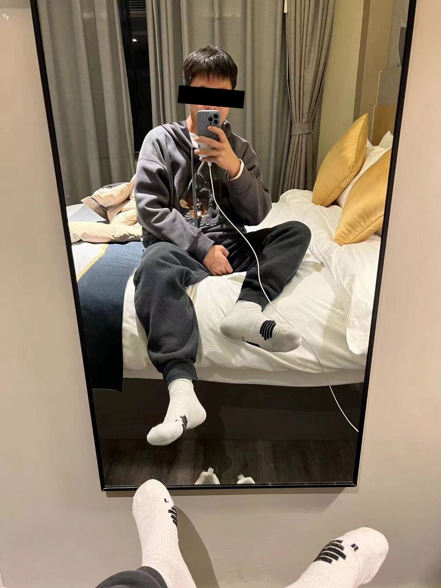 脱衣舞者—AI脱衣 tweet media