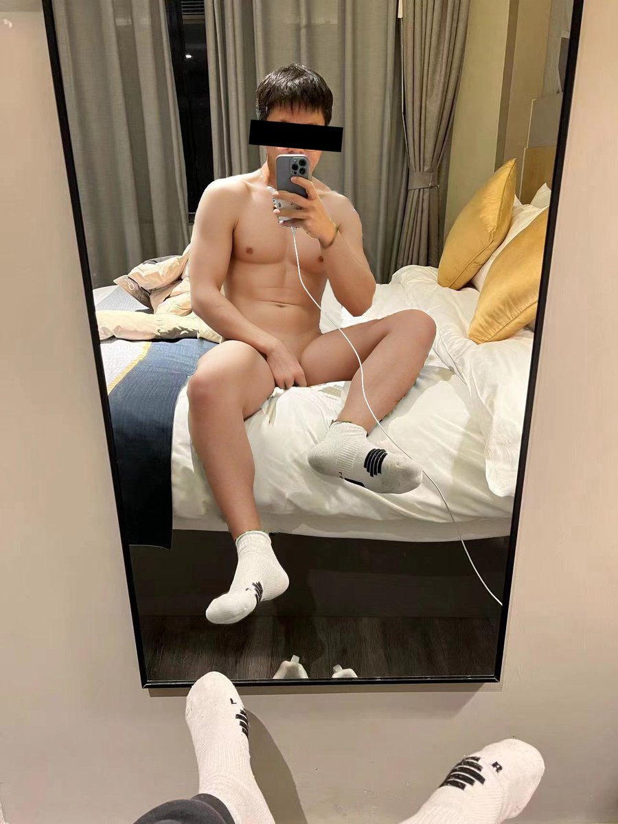 脱衣舞者—AI脱衣 tweet media